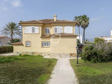 Chalet con jardín en venta en El Marenyet
