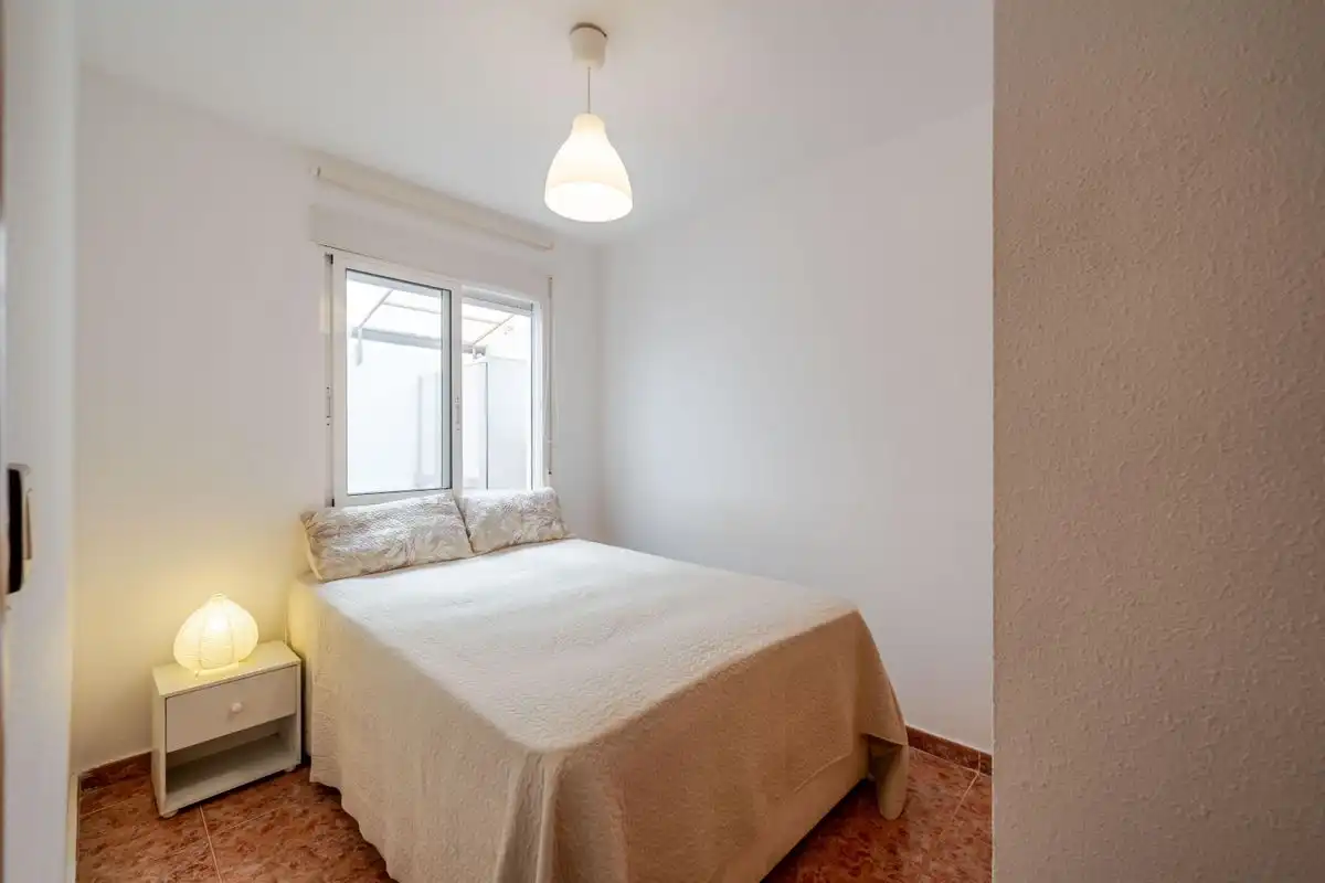 Schlafzimmer von Erdgeschoss zum Verkauf in Santa Pola mit Heizung, Privatgarten und Terrasse