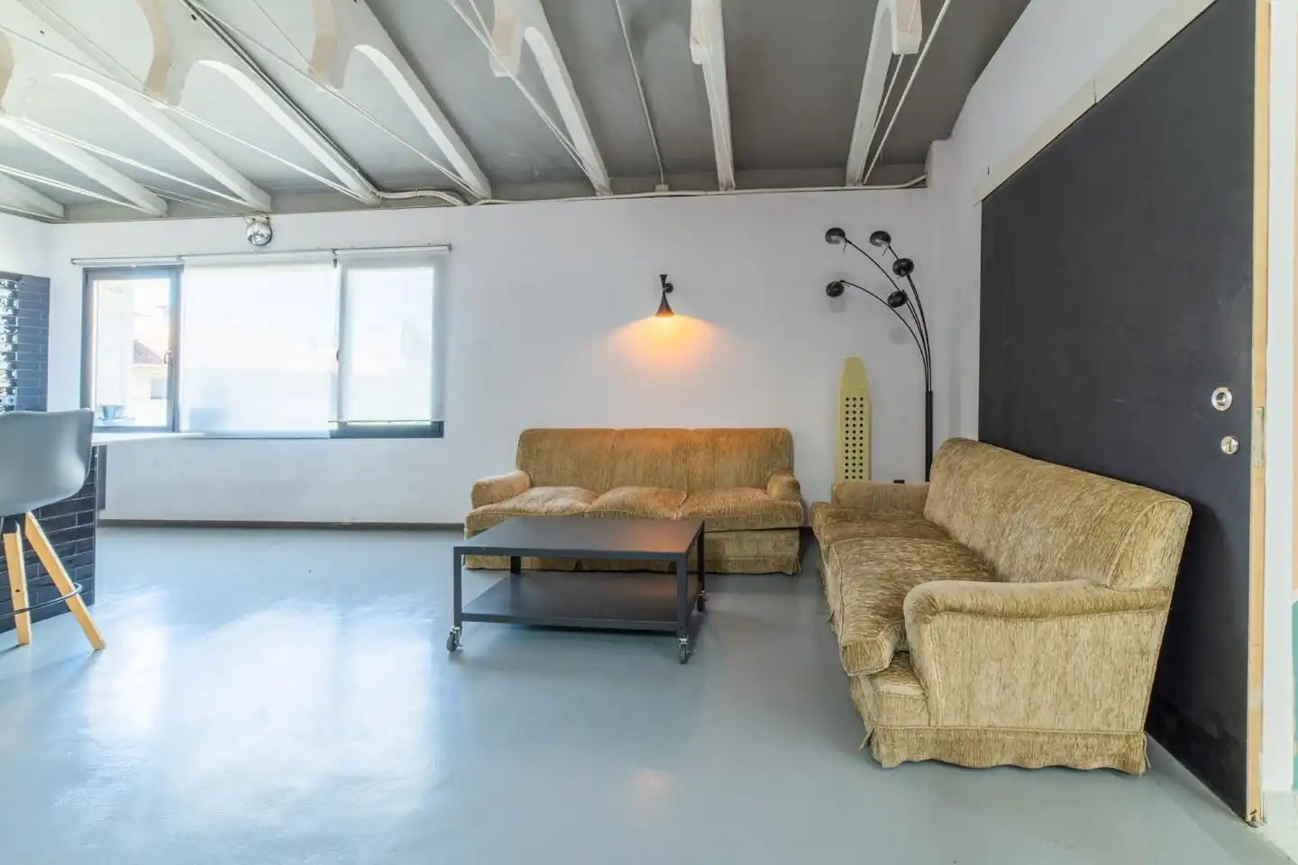 Living room of Commercial properties for rent in Madrid