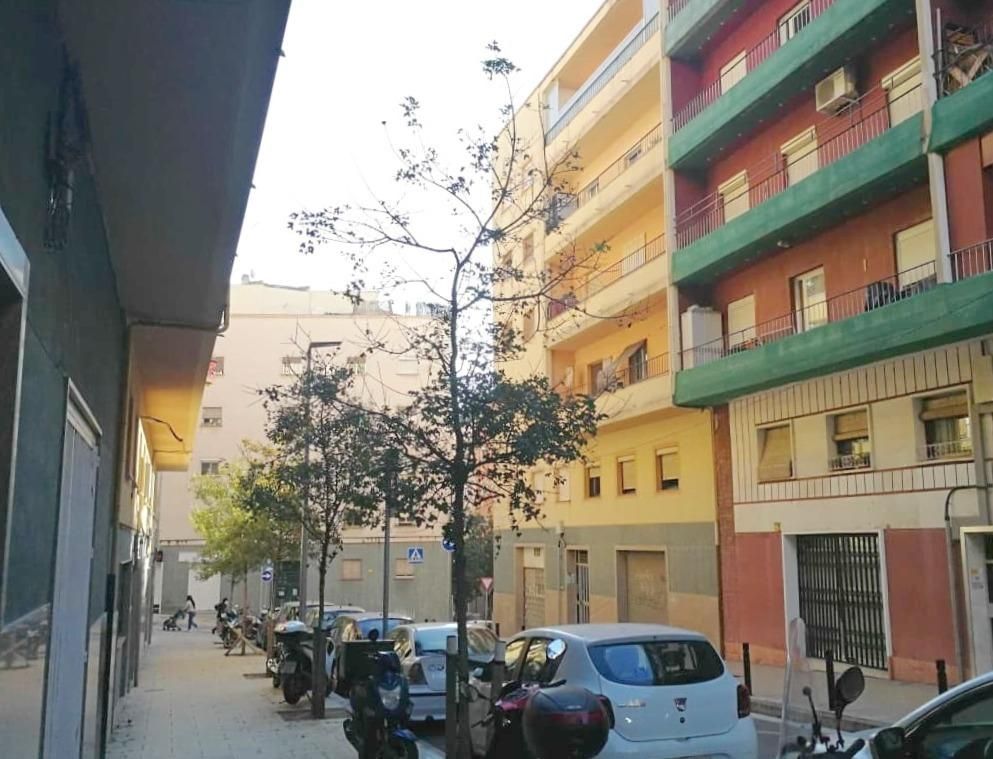 Exterior view of Planta baja for sale in  Barcelona Capital  with Terrace and Balcony