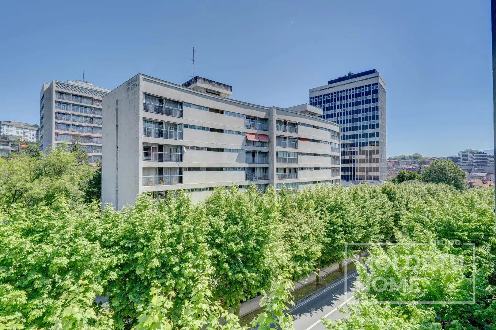 Außenansicht von Wohnung zum Verkauf in Donostia - San Sebastián  mit Heizung, Terrasse und Abstellraum