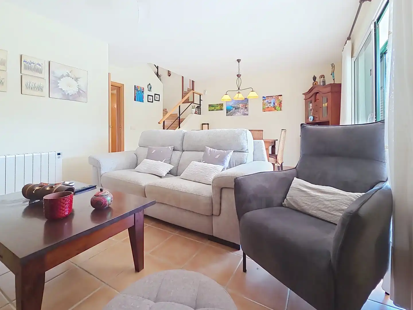 Sala de estar de Casa adosada en venta en L'Estartit con Calefacción, Terraza y Piscina