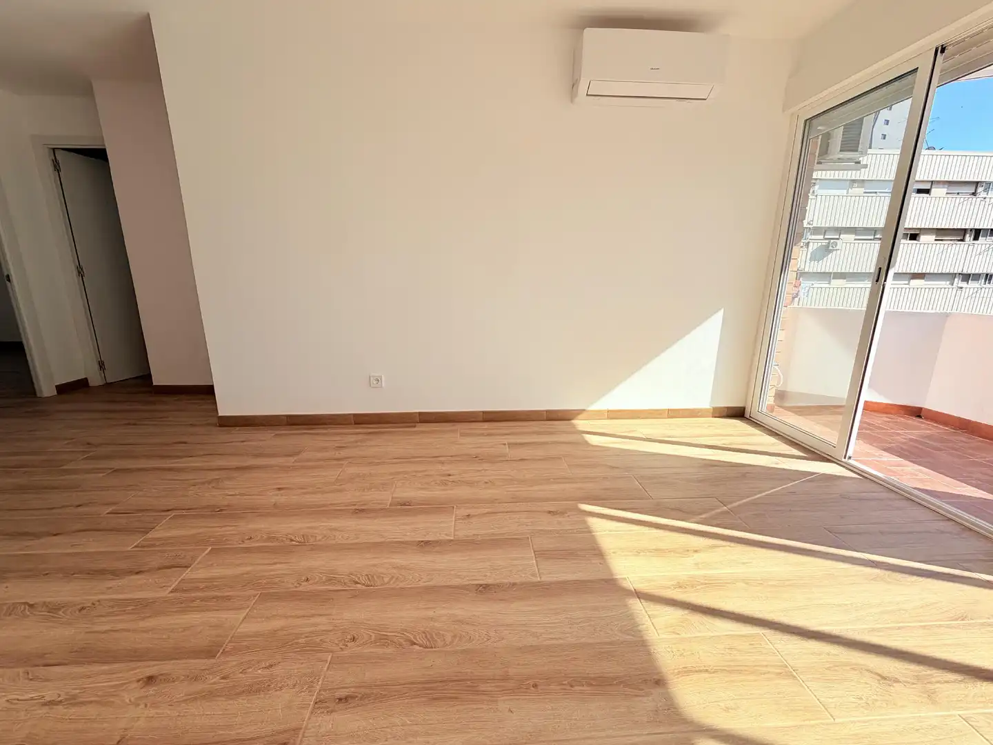Living room of Apartments for rent in Sant Adrià de Besòs  with Air Conditioner and Balcony