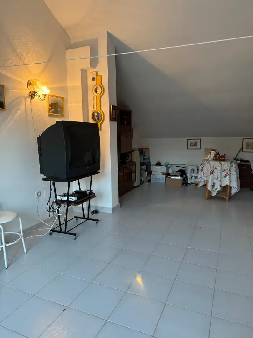 Casa adosada en venta en Calle Castillo de Rena, Avenida Elvas