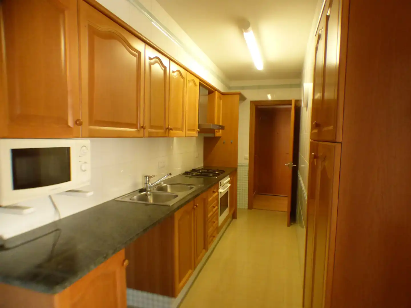 Cuina de Pis de lloguer en Girona amb Aire condicionat, Calefacció i Parquet