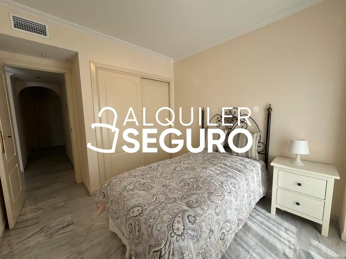 Habitación de Piso de alquiler en Málaga con Aire acondicionado, Terraza y Piscina