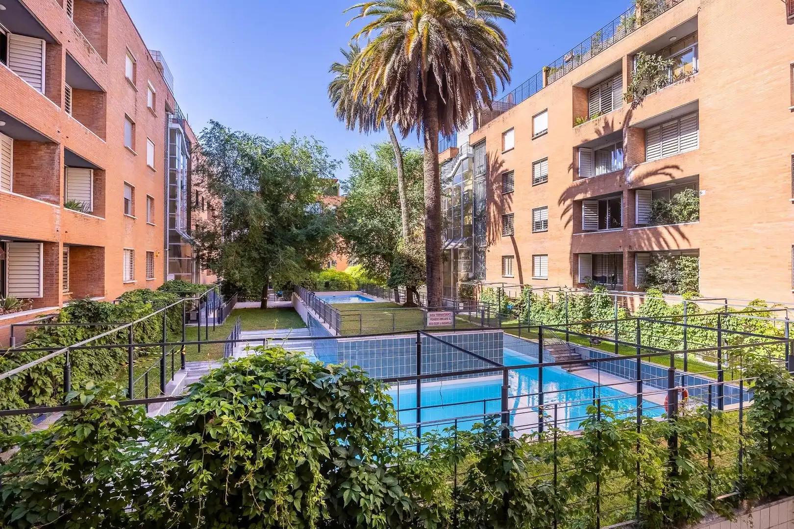 Swimming pool of Flat for sale in Sevilla  with Air Conditioner, Private garden and Parquet flooring