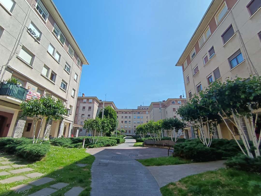 Vista exterior de Pis en venda en Durango amb Calefacció