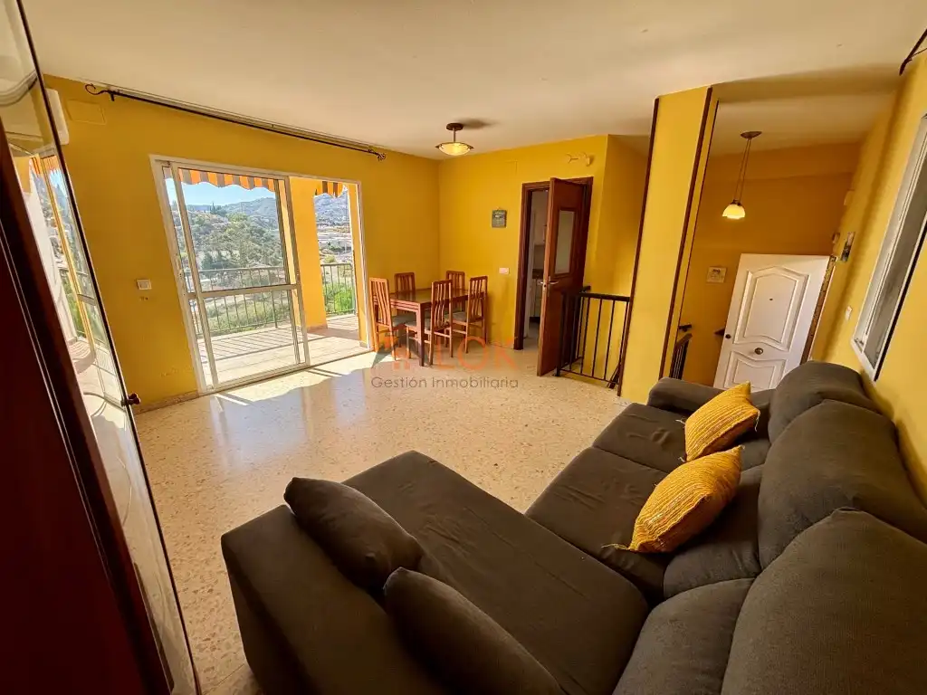 Sala d'estar de Casa o xalet en venda en Rincón de la Victoria