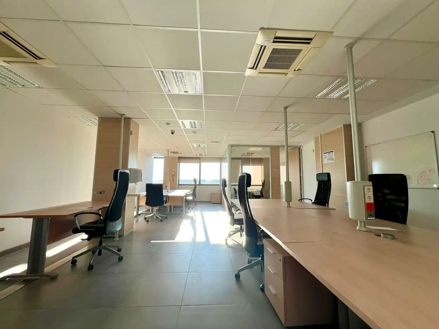 Büro zur Miete in Carrer del Fluvià, 1, Son Cladera