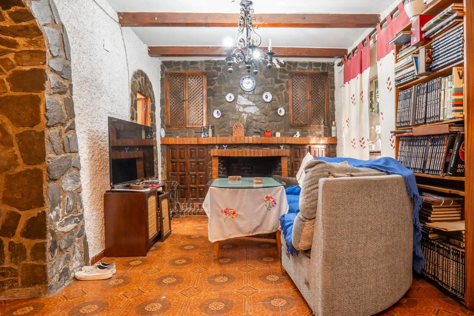 Sala d'estar de Casa o xalet en venda en La Zubia amb Calefacció, Jardí privat i Terrassa