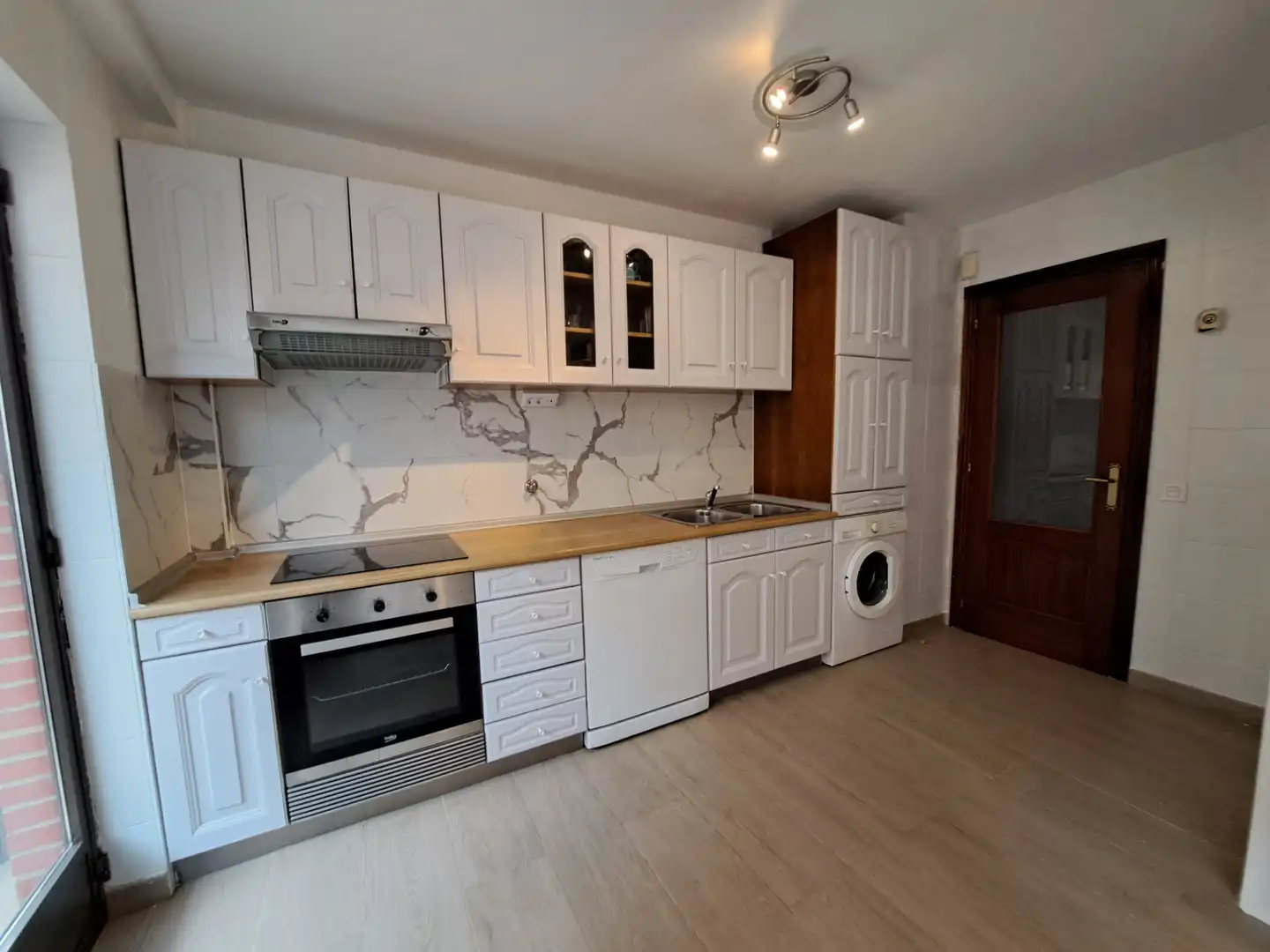 Cocina de Piso de alquiler en León Capital  con Parquet, Amueblado y Horno
