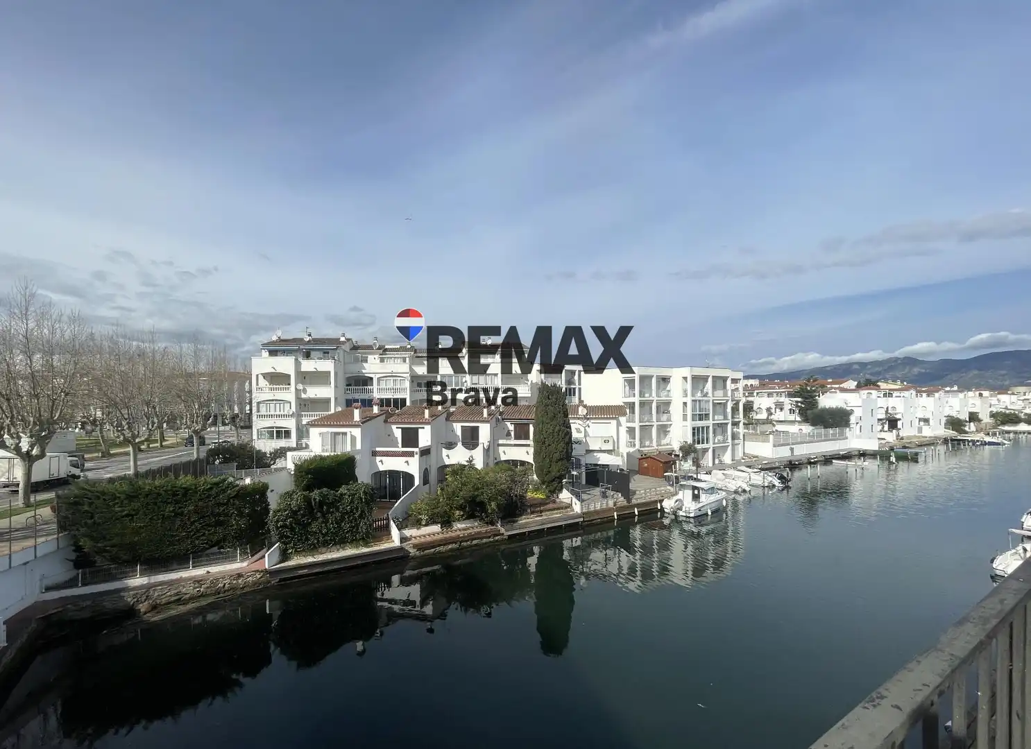 Vista exterior de Piso en venta en Empuriabrava con Amueblado y Balcón