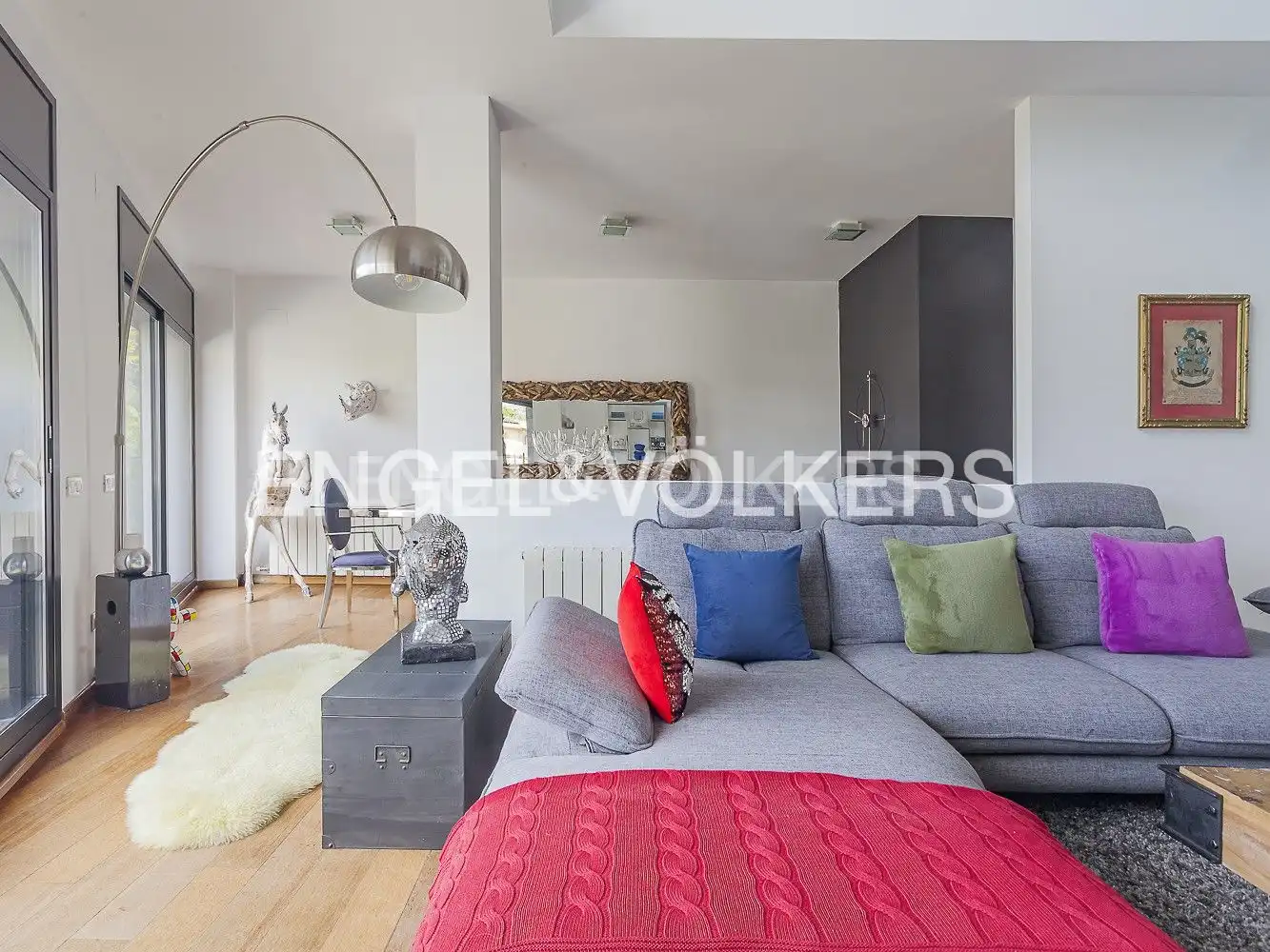 Sala d'estar de Casa o xalet en venda en Sant Cugat del Vallès amb Calefacció, Jardí privat i Parquet
