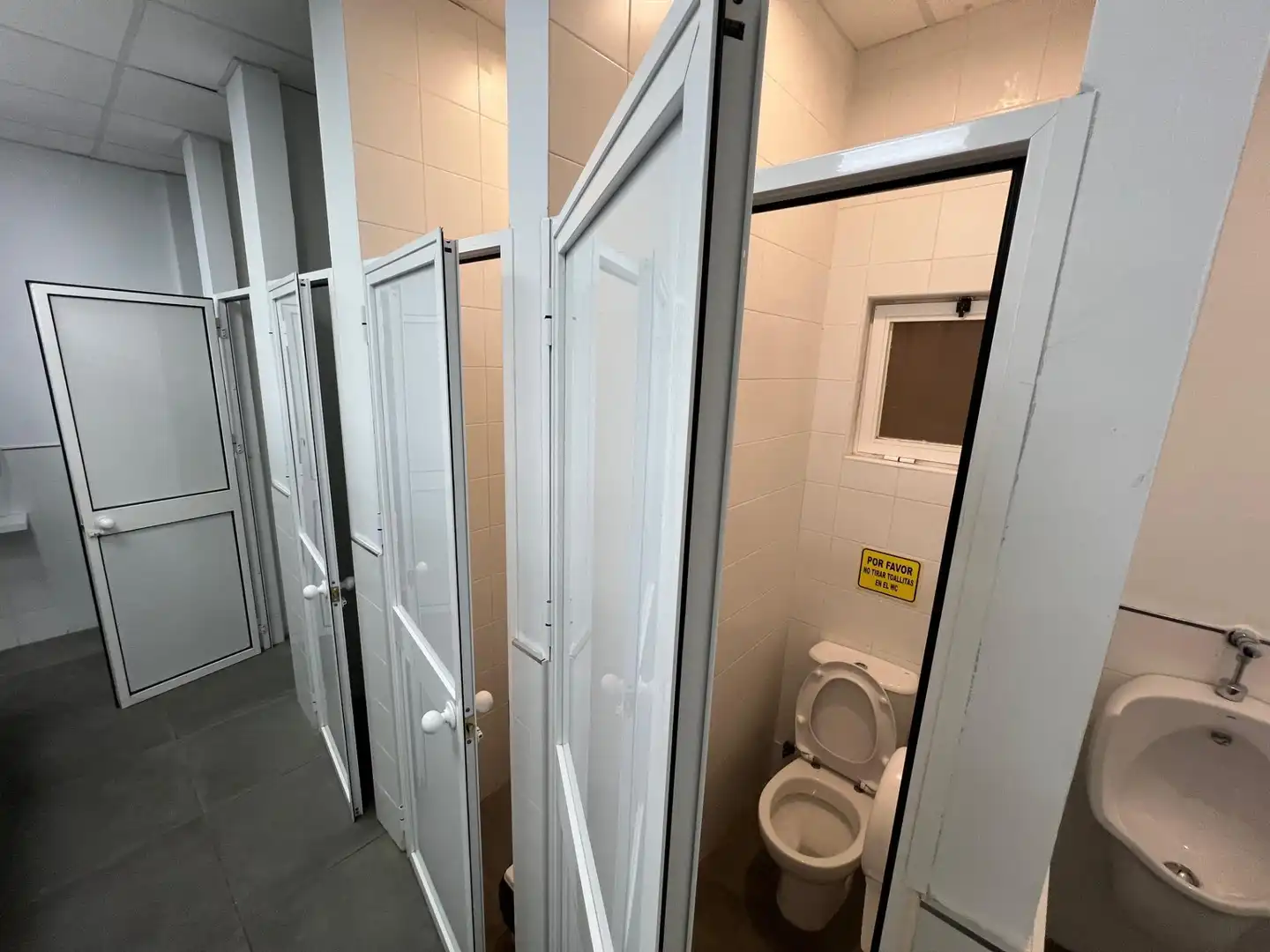 Baño de Nave industrial en venta en Jerez de la Frontera