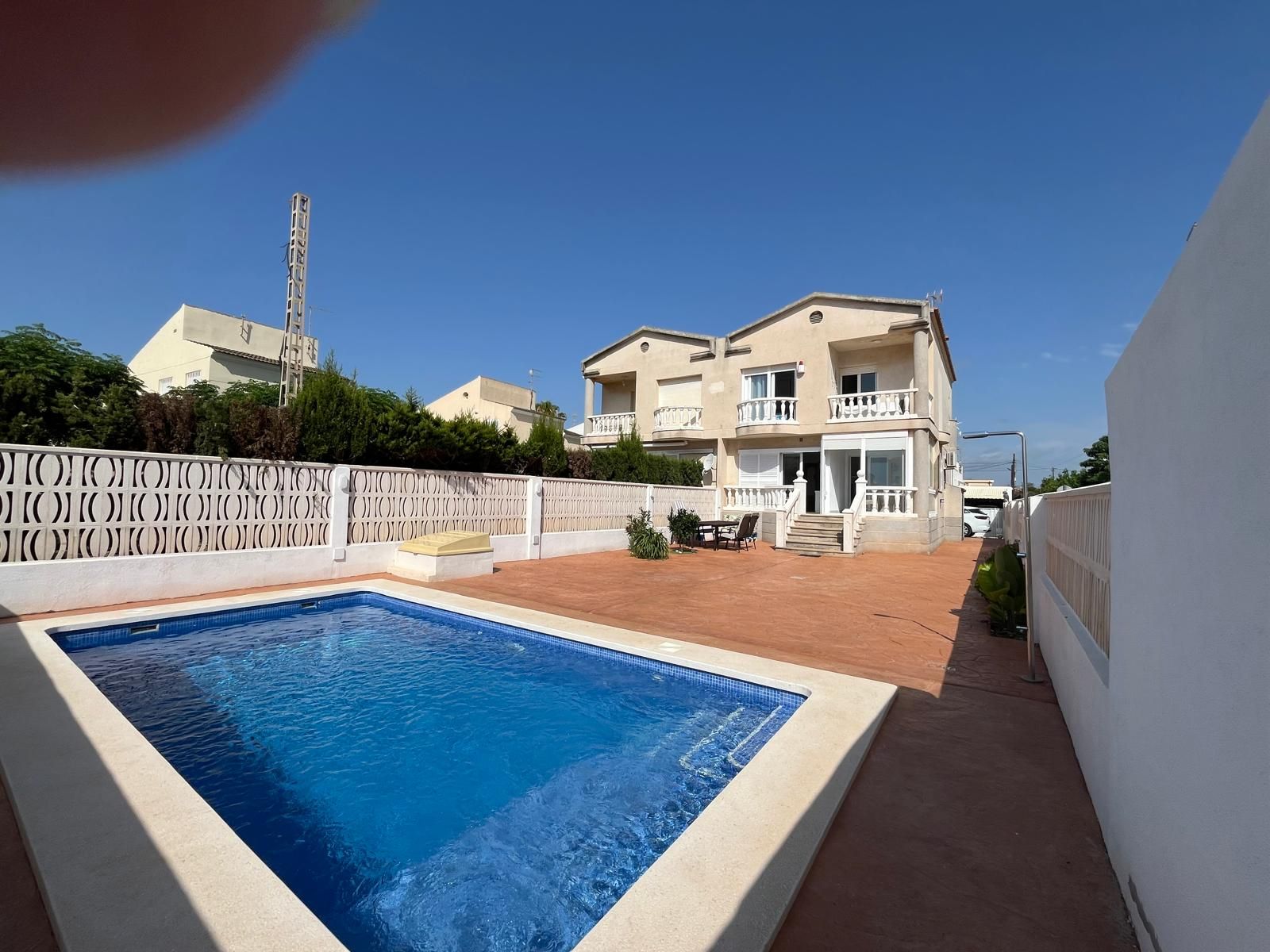 Piscina de Casa adosada en venda en Vinaròs amb Aire condicionat, Calefacció i Jardí privat
