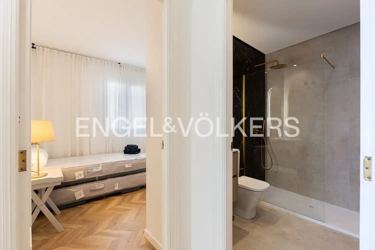 Bathroom of Attic for rent in Valencia  with Air Conditioner, Heating and Terrace