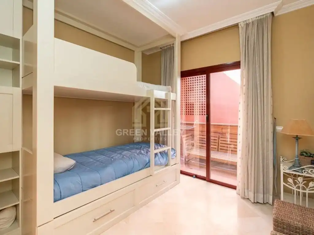 Schlafzimmer von Wohnung zum Verkauf in Marbella mit Klimaanlage, Privatgarten und Terrasse