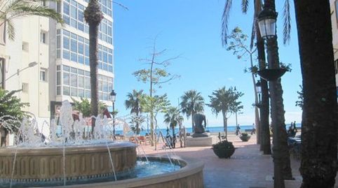 🌊 Apartamento con Vistas en el Centro de Estepona: Vida Urbana frente al Mar