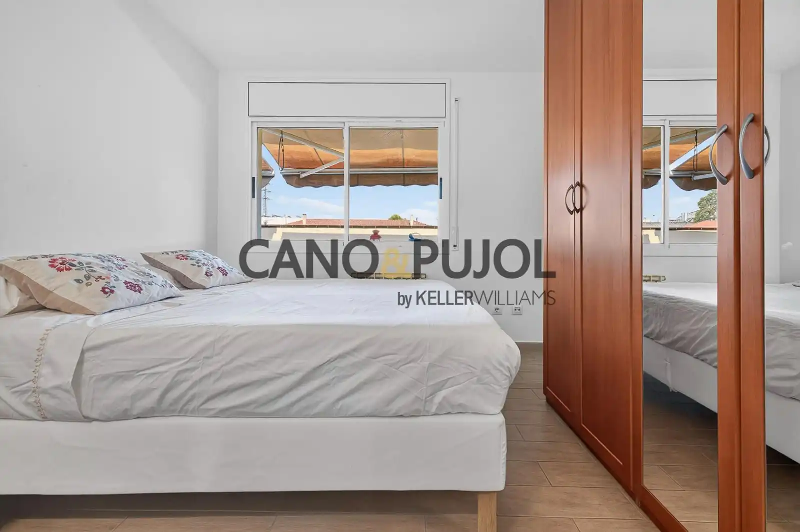 Habitación de Ático en venta en Rubí con Aire acondicionado, Calefacción y Jardín privado