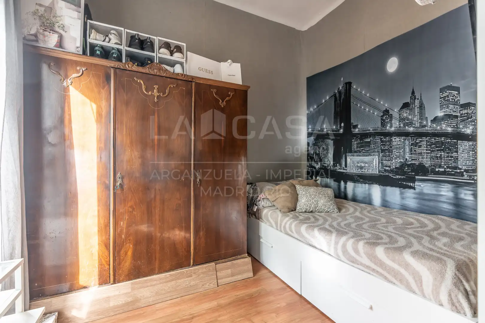 Habitación de Piso en venta en Madrid con Balcón