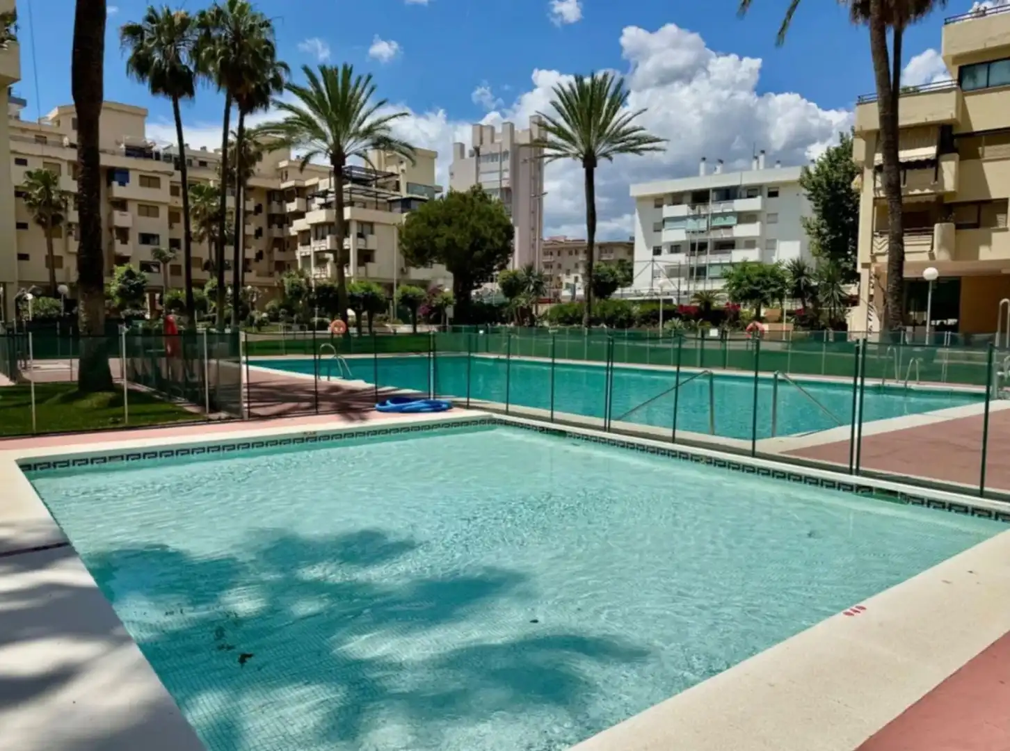 Schwimmbecken von Wohnungen zum Verkauf in Torremolinos mit Klimaanlage, Terrasse und Abstellraum