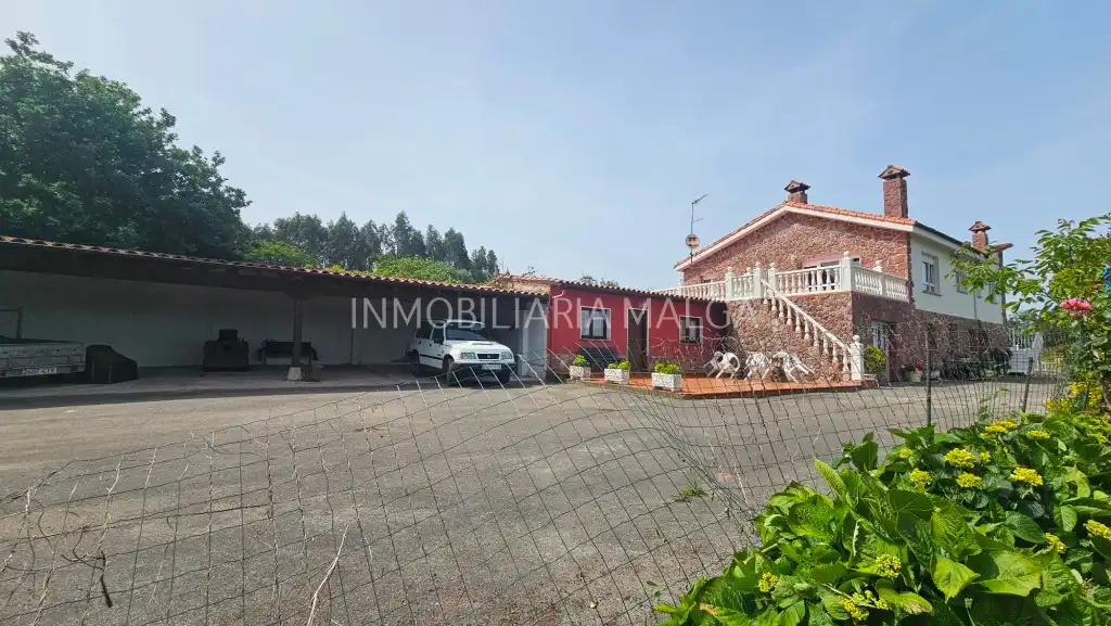 Vista exterior de Casa o chalet en venta en Colunga con Calefacción, Jardín privado y Parquet