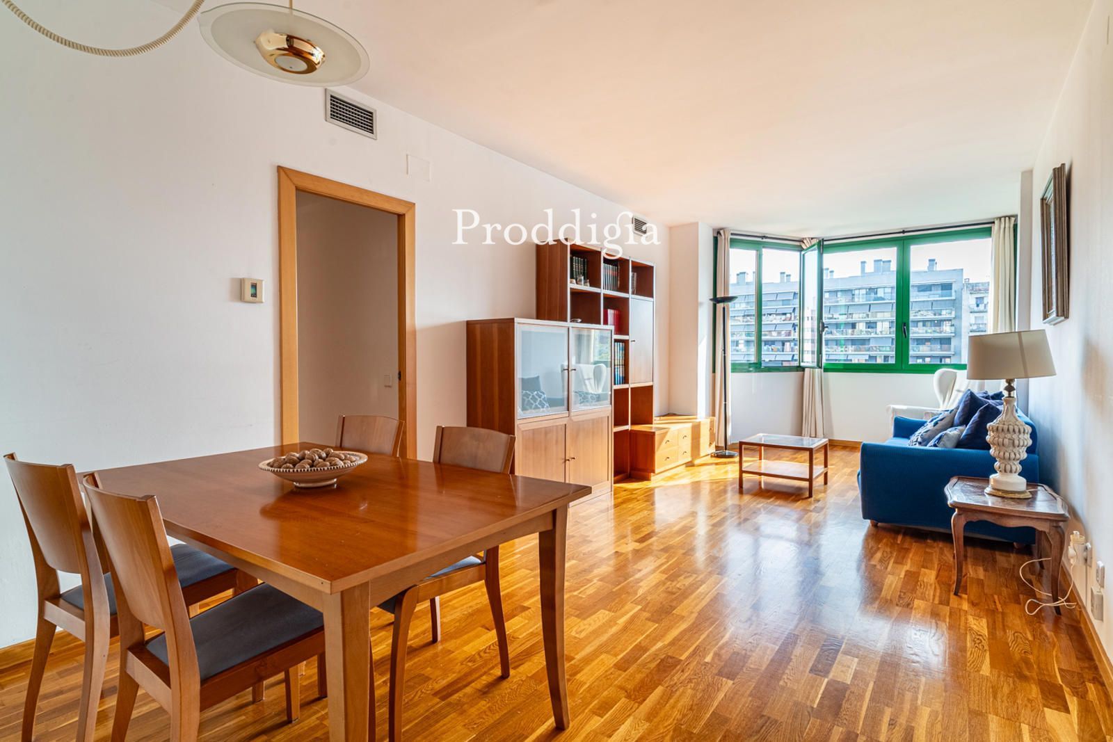 Exterior view of Flat for sale in  Barcelona Capital  with Air Conditioner and Heating