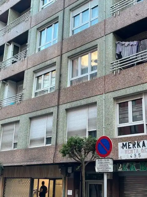 Vista exterior de Oficina en venda en Portugalete amb Moblat