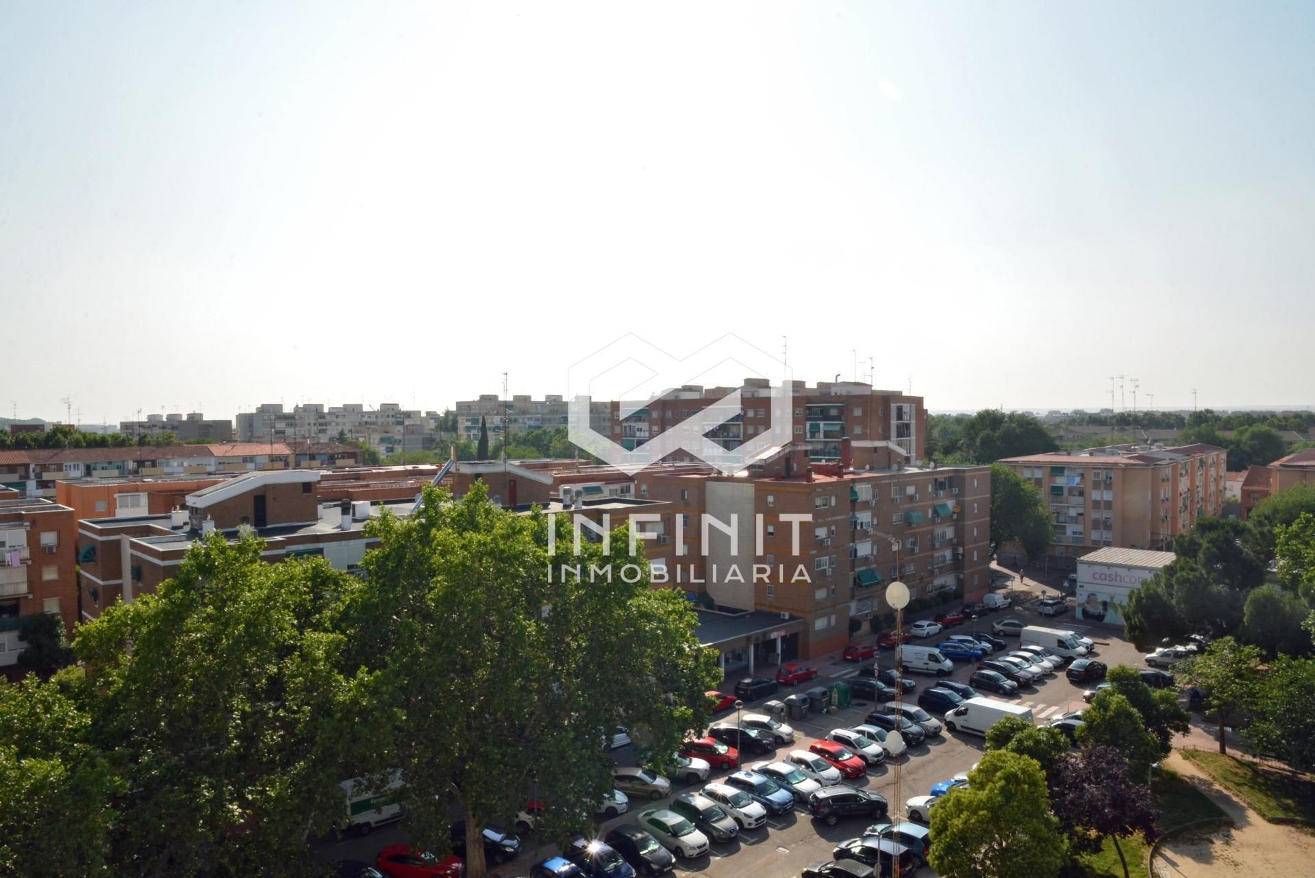 Vista exterior de Pis en venda en Alcalá de Henares amb Aire condicionat, Calefacció i Terrassa