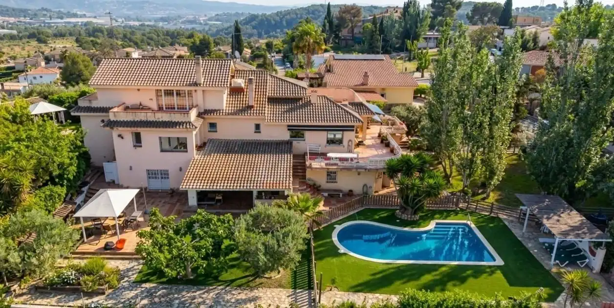 Casa amb piscina en venda a Can Rial