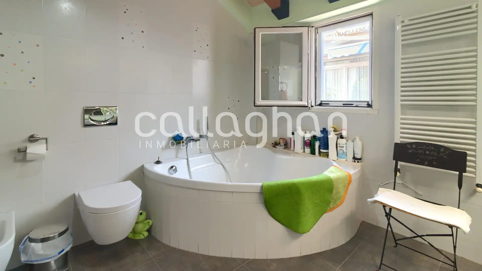 Bathroom of Detached homes for sale in Alzira  with Air Conditioner, Heating and Terrace