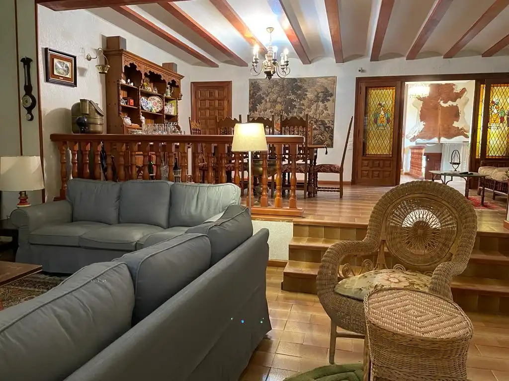 Sala d'estar de Casa o xalet en venda en Castañares de Rioja amb Calefacció, Jardí privat i Parquet