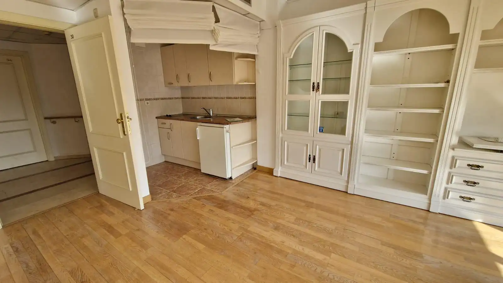 Cocina de Apartamento en venta en Pozuelo de Alarcón con Aire acondicionado, Calefacción y Jardín privado