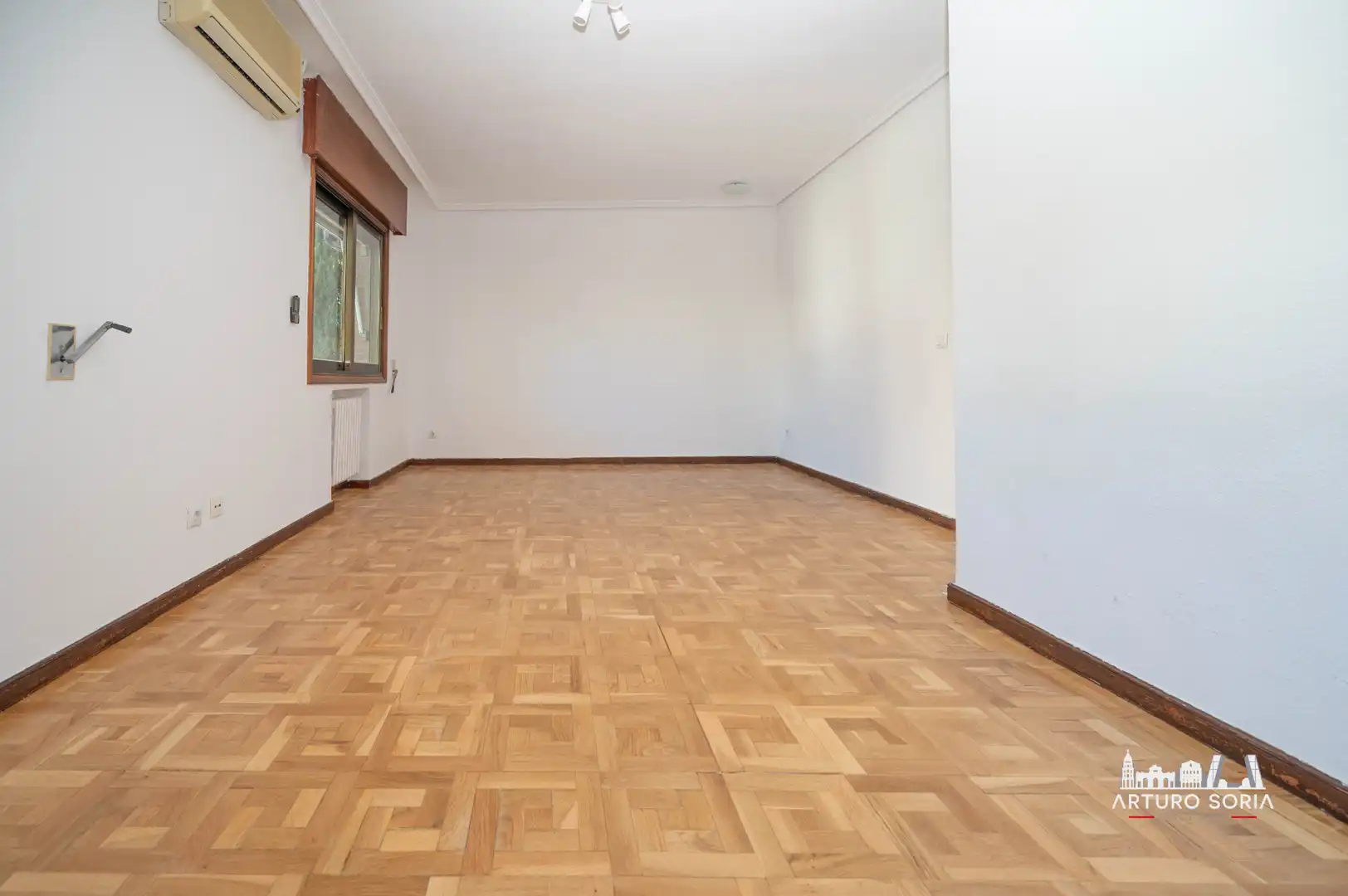 Sala d'estar de Casa adosada de lloguer en Madrid amb Aire condicionat, Calefacció i Jardí privat