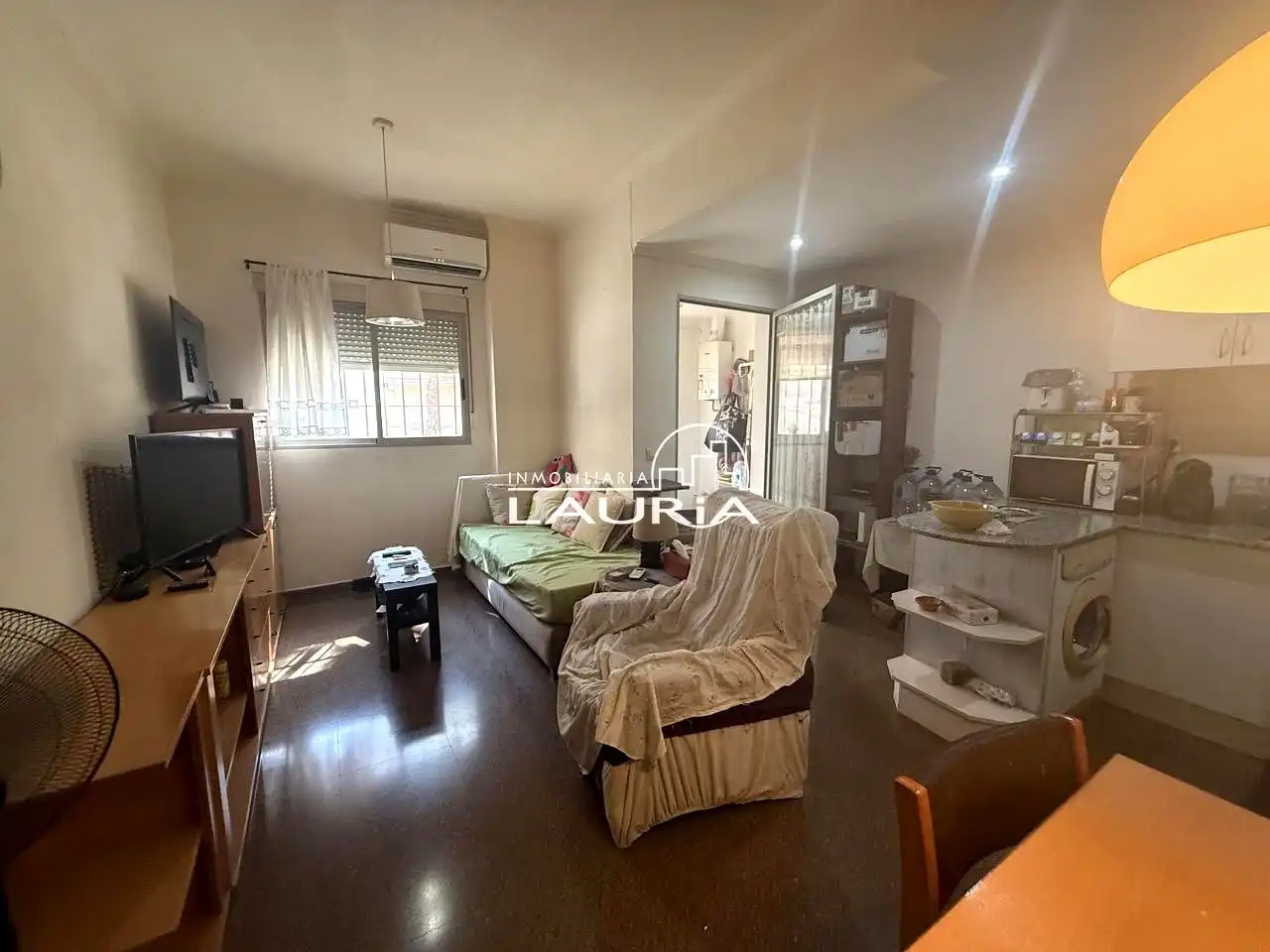 Exterior view of Ground floor for sale in Valencia  with Air Conditioner and Furnished