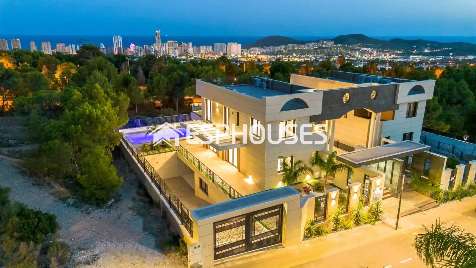 Casa con piscina in vendita a Golf Bahía, imagen 2