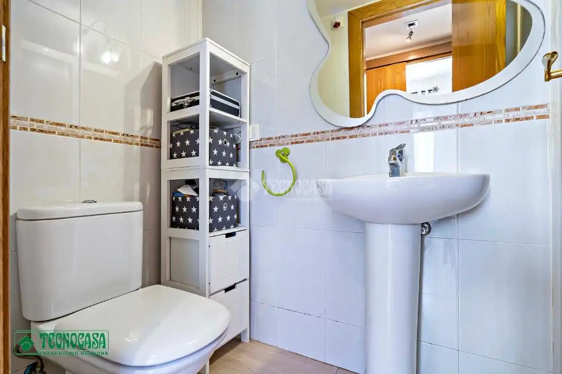 Badezimmer von Wohnung zum Verkauf in Roquetas de Mar mit Klimaanlage