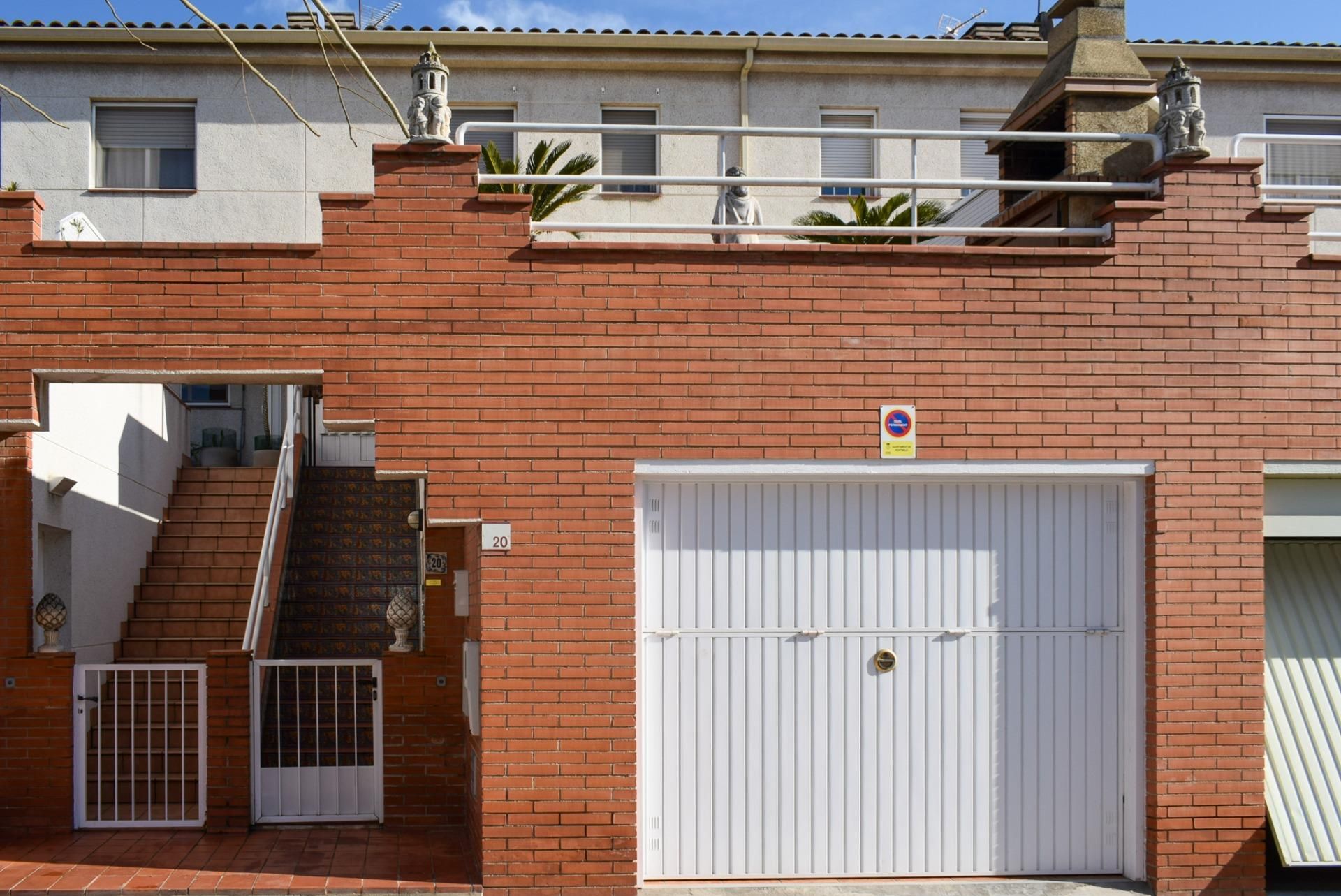Exterior view of Single-family semi-detached for sale in Montmeló  with Air Conditioner, Heating and Parquet flooring