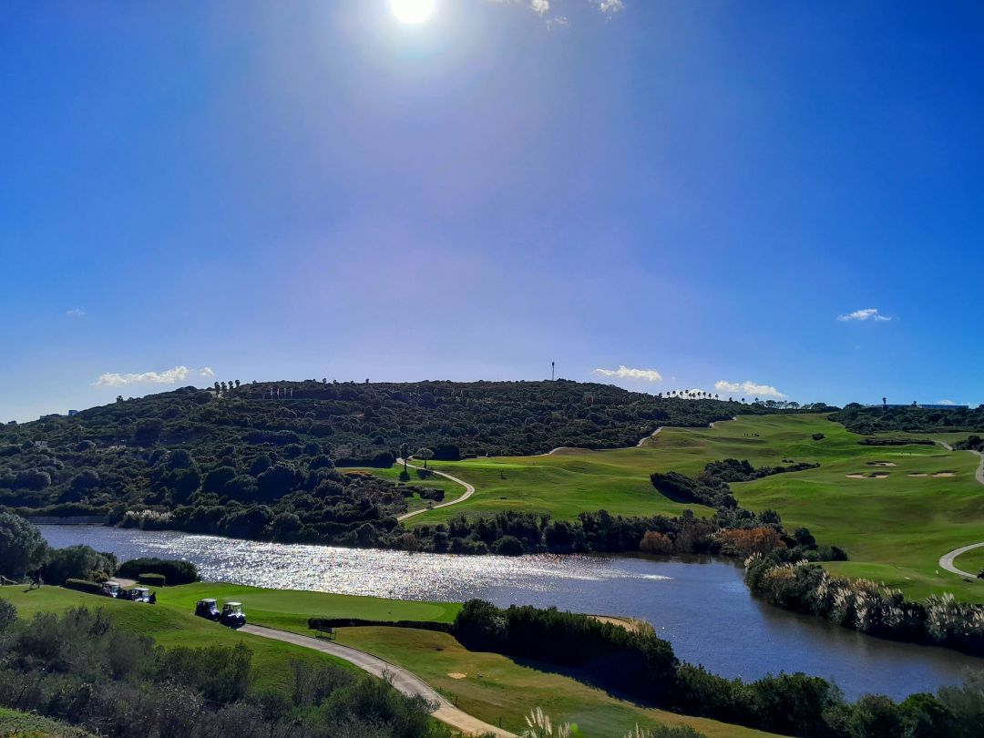 Vista exterior de Apartament en venda en La Alcaidesa amb Calefacció, Terrassa i Traster