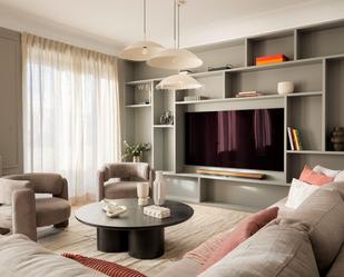 Living room of Flat for sale in  Madrid Capital  with Furnished and Balcony