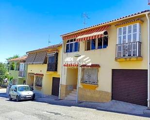 Vista exterior de Casa o xalet en venda en Lucena amb Terrassa