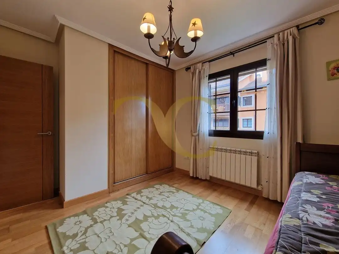 Habitación de Piso en venta en Llanes con Calefacción, Terraza y Amueblado