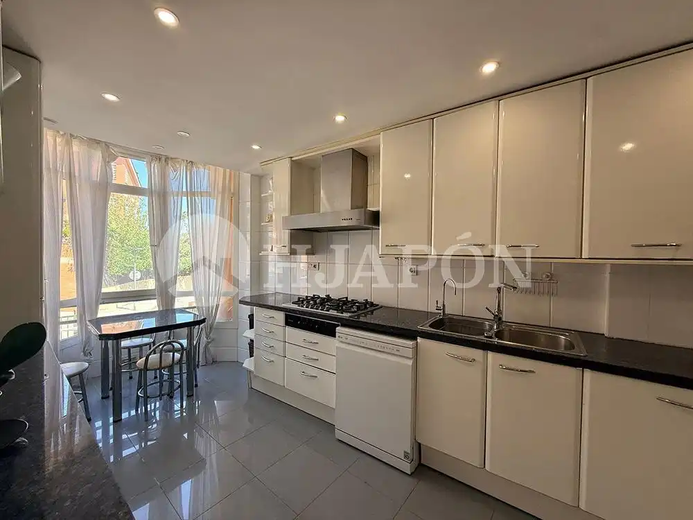 Cocina de Casa adosada en venta en El Masnou con Calefacción, Jardín privado y Terraza