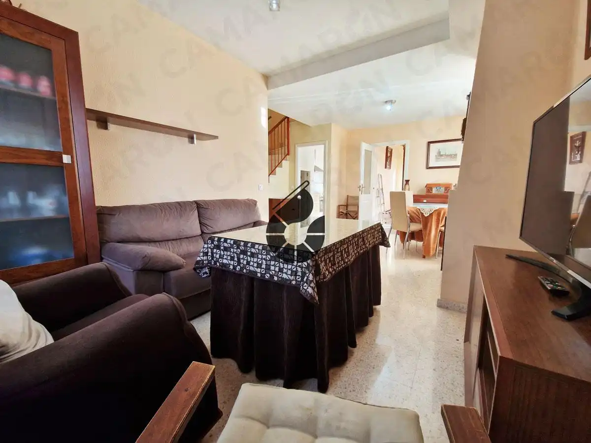 Casa adosada en venta en Coria del Río con Terraza