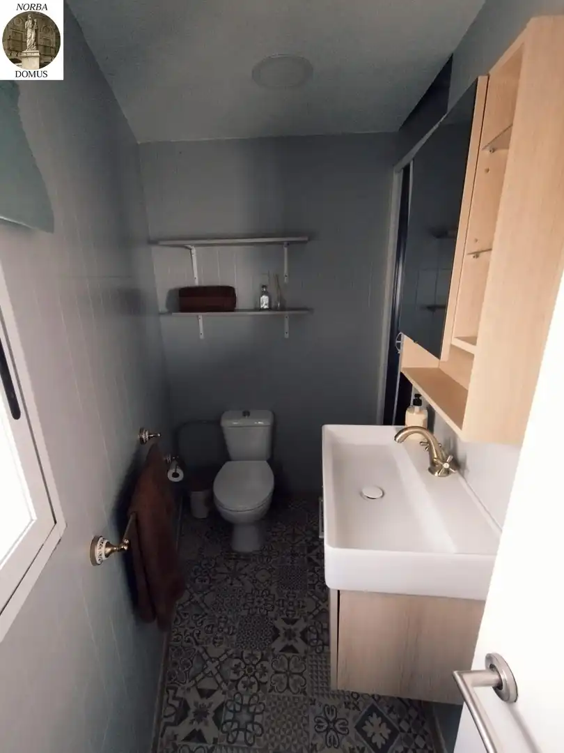 Baño de Apartamento en venta en Cáceres con Aire acondicionado, Calefacción y Amueblado