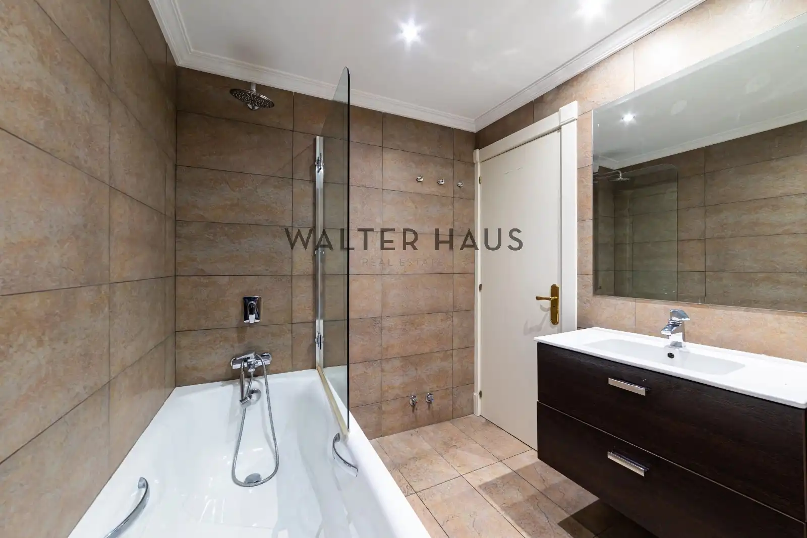 Bathroom of Flat for rent in Madrid  with Air Conditioner, Heating and Terrace
