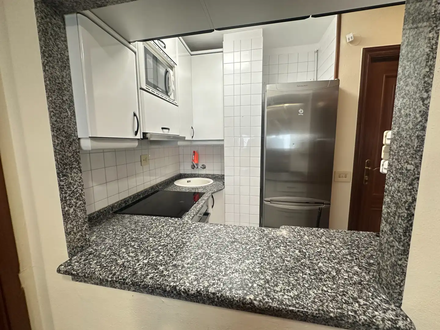 Cuina de Apartament en venda en Santiago de Compostela  amb Calefacció i Moblat
