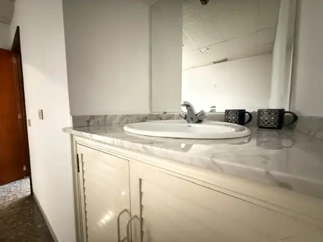 Bany de Oficina en venda en Castellón de la Plana / Castelló de la Plana amb Aire condicionat i Terrassa
