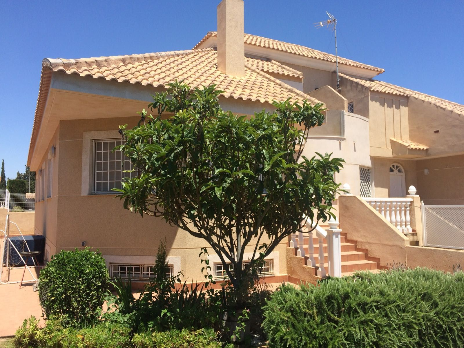 Vista exterior de Casa o xalet en venda en Cartagena amb Aire condicionat, Calefacció i Jardí privat